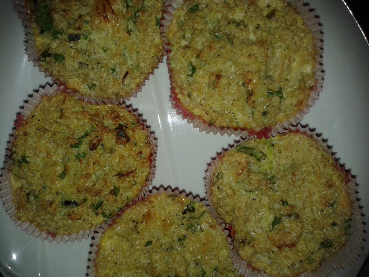 Qunoa patrí medzi potraviny, ktoré sú svojím vysokým obsahom bielkovín a a zložením aminokyselín vhodné aj pri chudnutí. Hoci u nás ešte nepatrí medzi známe potraviny, pre svoje nutričné vlastnosti si nachádza čoraz viac konzumentov. A celkom oprávnene. Vyskúšajte recept z quinoy na slano.